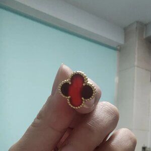 Van Cleef & Arpels 18K gold carnelian earrings